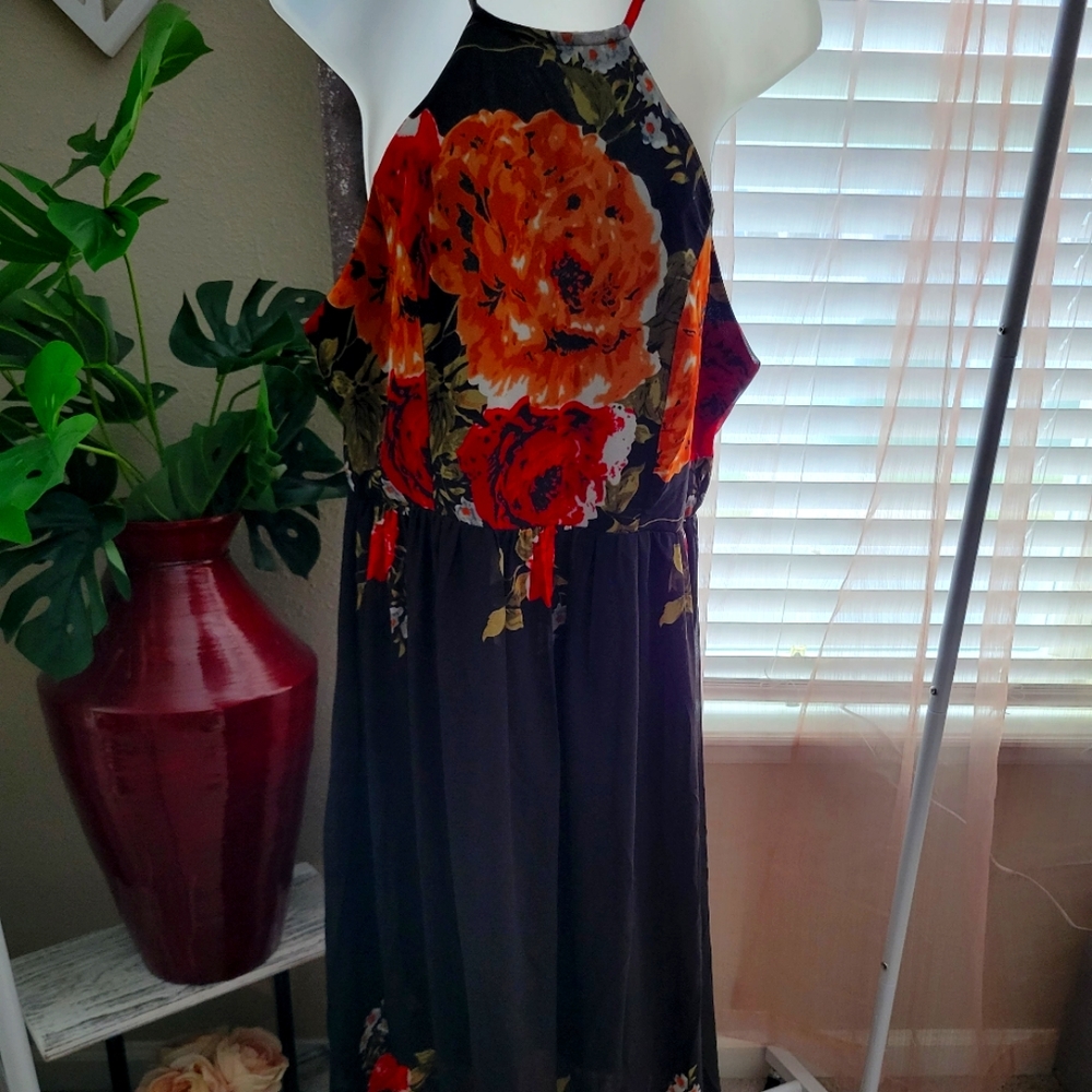 Floral maxi dress lined, long with cut out back